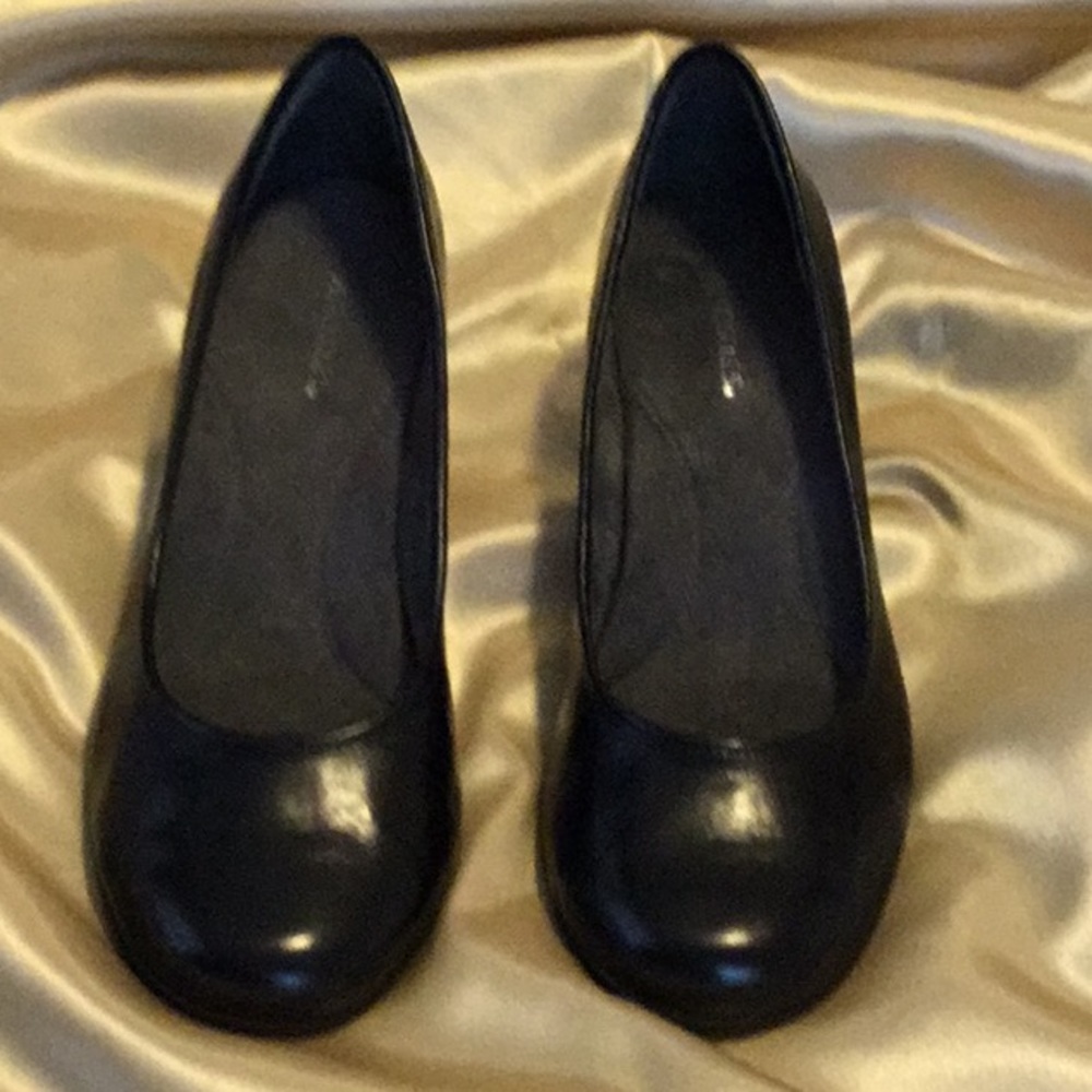 Aerosols black heel.